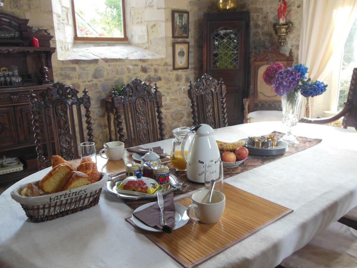 Prieure St Pierre De La Luthumiere Bed & Breakfast Brix Exterior photo